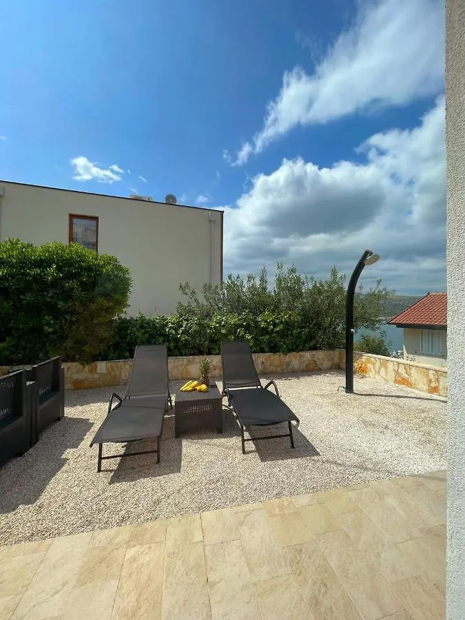 Apartment Tina, Modern, Private Seaview Outdoor Terrace, Bbq, Close To Beach, 2 Bedrooms تروغير