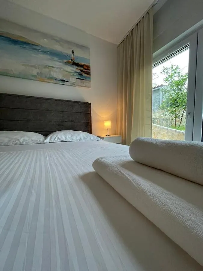 Apartment Tina, Modern, Private Seaview Outdoor Terrace, Bbq, Close To Beach, 2 Bedrooms تروغير كرواتيا