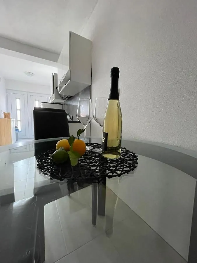 Apartment Tina, Modern, Private Seaview Outdoor Terrace, Bbq, Close To Beach, 2 Bedrooms تروغير 0*,  كرواتيا