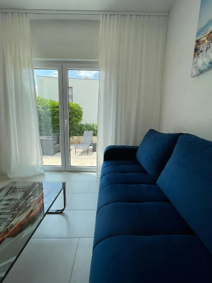 Apartment Tina, Modern, Private Seaview Outdoor Terrace, Bbq, Close To Beach, 2 Bedrooms 特罗吉尔