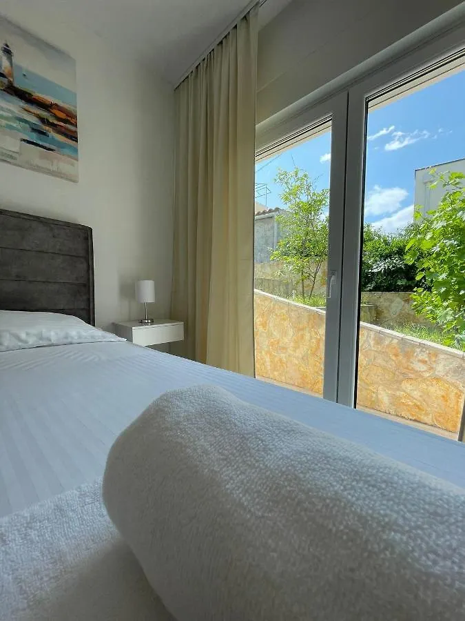 Apartment Tina, Modern, Private Seaview Outdoor Terrace, Bbq, Close To Beach, 2 Bedrooms تروغير